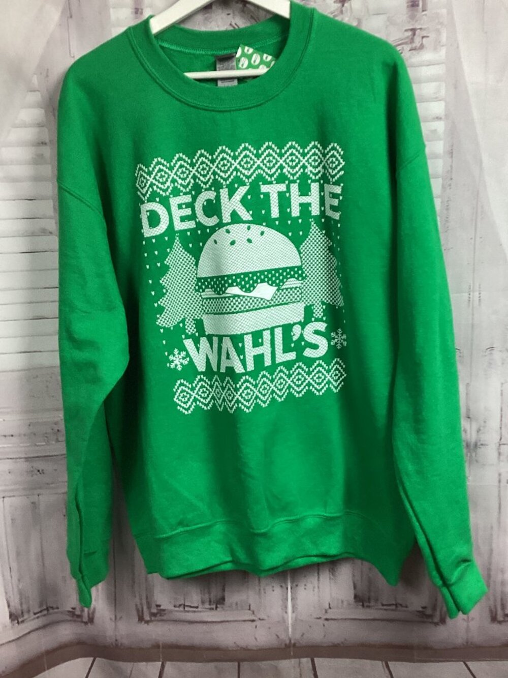 Wahlburgers Sweatshirt Deck the Wahl’s L NWT